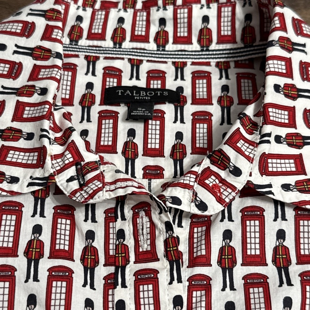 Talbots British Royal Guard Phone Booth Print Button Up Shirt Small Petite SP - Picture 2 of 7